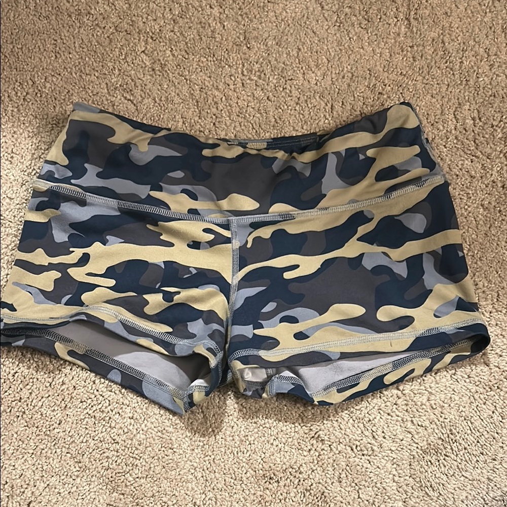 FLEO Camo Women's Shorts M